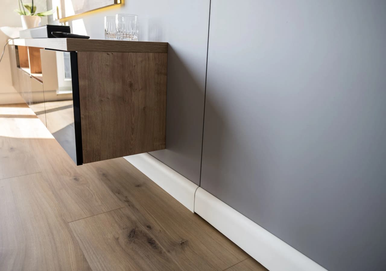 Plinthe Premium en polymère – D1PL66T
