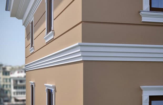 Corniche intermédiaire : profil en forme de petit escalier